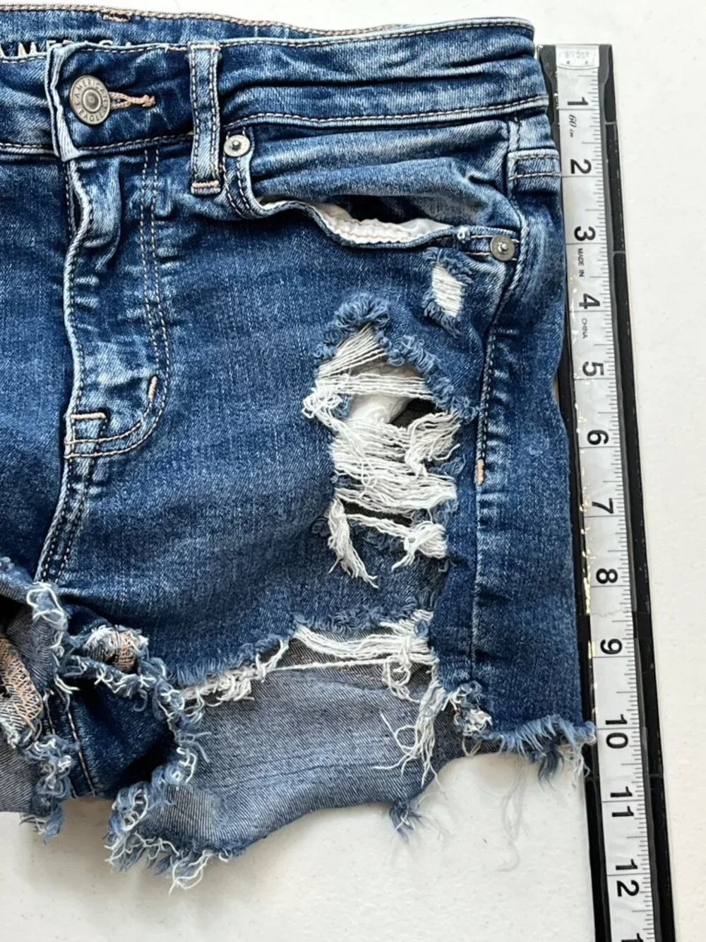 American Eagle Hi Rise Distressed Denim Shorts Size 2 Raw Hem Festival